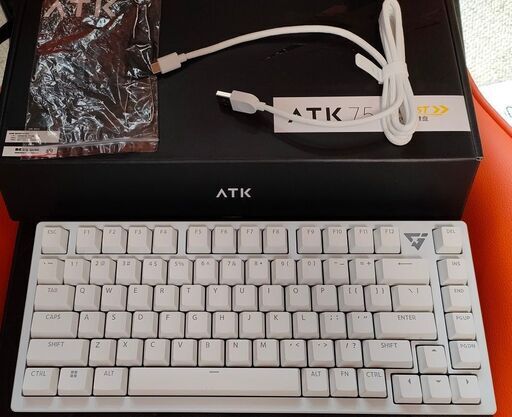 ゲーミングキーボード VXE ATK75 白