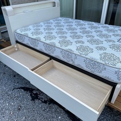 宇都宮市お届け無料！【極美品】シモンズ ダブルベッドフレーム（引出付き）、ダブルマットレス5.5インチレギュラーⅡ 購入総額約230,000円  
