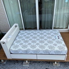 宇都宮市お届け無料！【極美品】シモンズ ダブルベッドフレーム（引出付き）、ダブルマットレス5.5インチレギュラーⅡ 購入総額約230,000円  