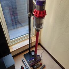 ダイソンコードレスクリーナーv10 sv12 スタンド付きです。