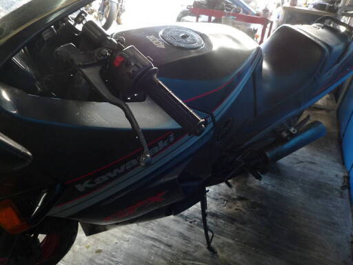 KAWASAKI GPX400R 黒 格安提供車 半額配送キャンペーン 期間限定車体