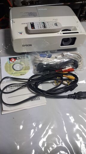 プロジェクター3000ルーメン➕80インチモバイルスクリーン