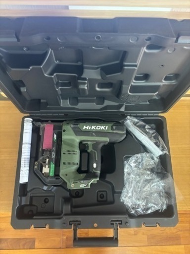 Hikoki　コードレスフロア用タッカー
