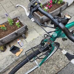 クロスバイク　6変速　サドル　新品  緑　配達可能