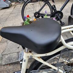 ママチャリ 27インチ 6変速 自動ライト カゴ 付き 白 配達可能