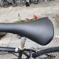 クロスバイク　７００ｘ２８ｃ　６変速　サドル　新品　黒　配達可能