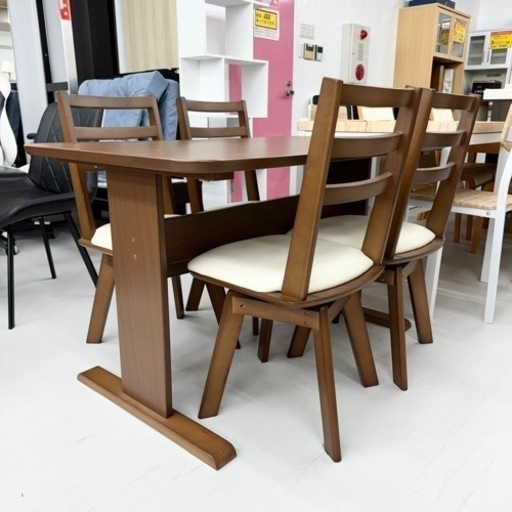 ニトリ　回転チェア　ダイニングテーブルセット　北欧スタイル　美品 ニトリ 回転チェア ダイニングテーブルセット 北欧スタイル 美品