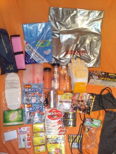 Bネット決済【引取り限定■防災グッズ詰め合わせ■大量27点■非常持出袋■防災ラジオ■保存食■缶詰■保存水■給水バック衛生用品携帯トイレ■地震防災津波火災■配送不可