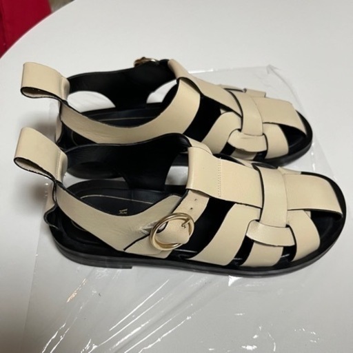新品同様✨ ZARA ザラ グルカサンダル オフホワイト