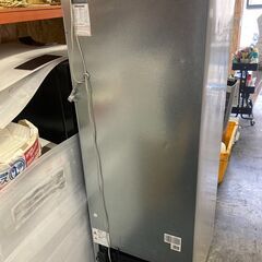☆中古￥15,800！Hisense 227㍑2ドア冷蔵庫 家電 2018年製 幅55㎝