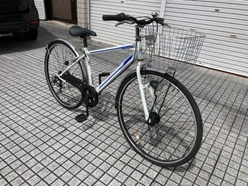クロスバイク】27インチ 6段変速 LEDオートライト仕様❗️前カゴ、泥除け付