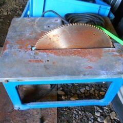 マキタのテーブル丸ノコ、引取り限定になります。