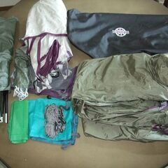 [お取引終了]<=＝キャンプ用品　一式まとめて　：テントQuest CANADA製　3人用、寝袋Ten－Peaks、デイキャンプチェア、キャンプ用バーナー、未使用調理品セット、ほか