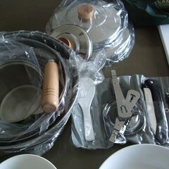 [お取引終了]<=＝キャンプ用品　一式まとめて　：テントQuest CANADA製　3人用、寝袋Ten－Peaks、デイキャンプチェア、キャンプ用バーナー、未使用調理品セット、ほか