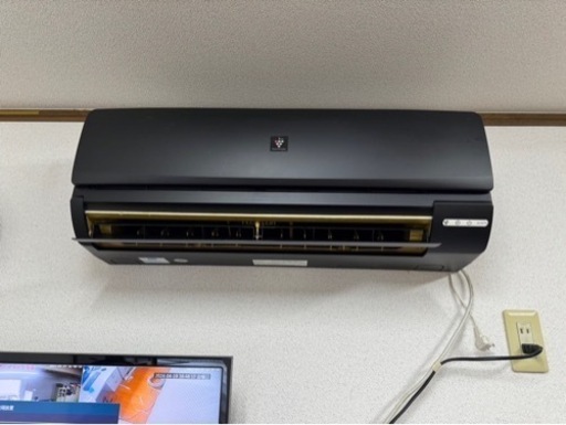 ㊙️超ステキ‼️マットブラック色のエアコン6〜8畳用SHARP しっかり冷えます！早い者勝ち。