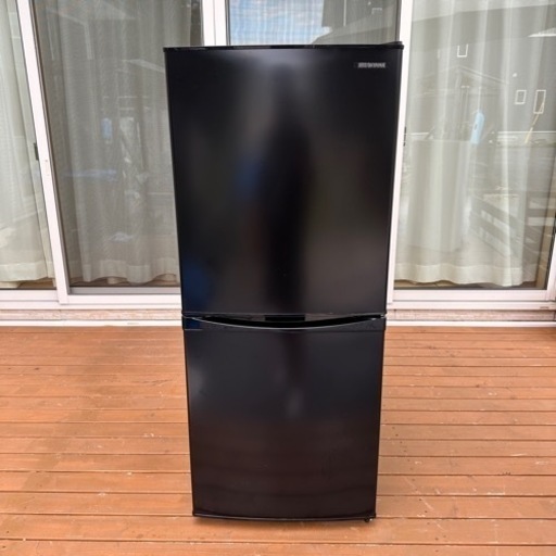 【極美品2022年製】ノンフロン冷凍冷蔵庫142L ブラック