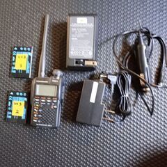 小型アマチャ無線機　手のひらサイズ