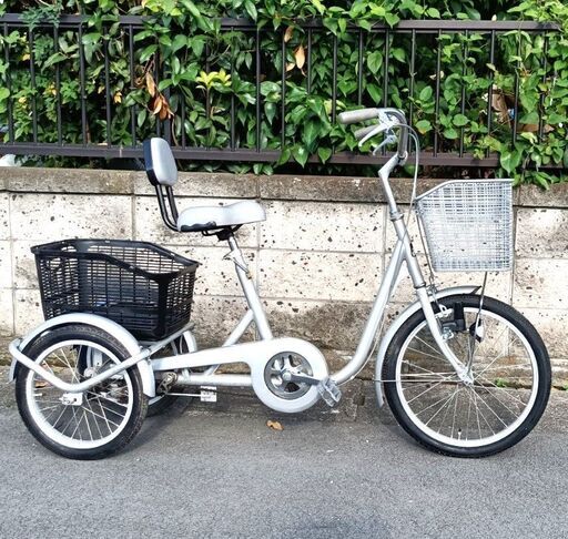 ★お届け可!!★大人用 三輪 自転車 前かご・ライト新品交換済み 背もたれ付き ☆お届け可!!☆大人用 三輪 自転車 前かご・ライト新品交換済み