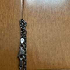 シルバーのネックレスとフェザーのセット