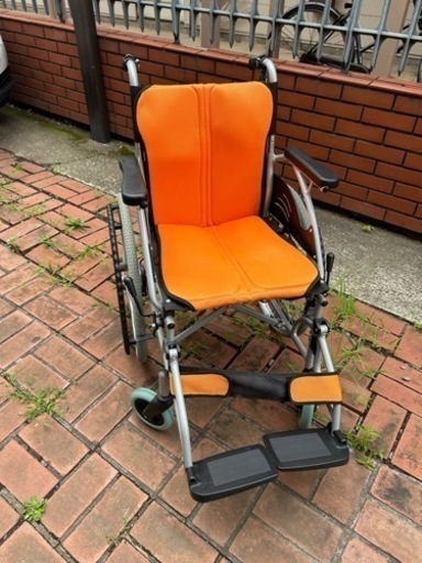 お引渡し先決定\n【美品】ケアテックジャパン ハピネス 定価108,900円（税込 ） 車椅子 折りたたみ 軽量
