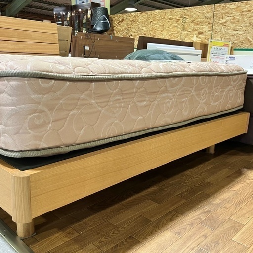 Sealyマットレスと木製ダブルベッドフレーム 最高級ベッド フレーム | 【公式】シーリー（sealy）