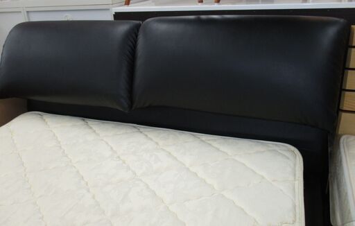 R054 Sealy マットレス、ダブルベッド、革調フレーム、全幅155cm Used R054 Sealy マットレス、ダブルベッド、革調フレーム、全幅155cm Used