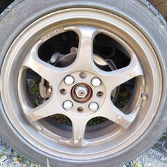 ①車のパーツタイヤとホイール(値下げ可能です)