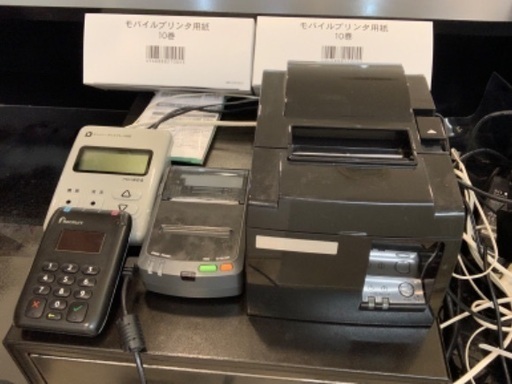 決済端末とキャッシュドロワ、wifiルーター