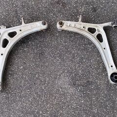 スバル　レガシィ　ＢＰ/ＢＬ用　後期ＳＴＩ　フロントロアアーム　左右セット　中古品