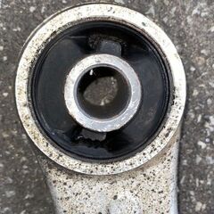 スバル　レガシィ　ＢＰ/ＢＬ用　後期ＳＴＩ　フロントロアアーム　左右セット　中古品