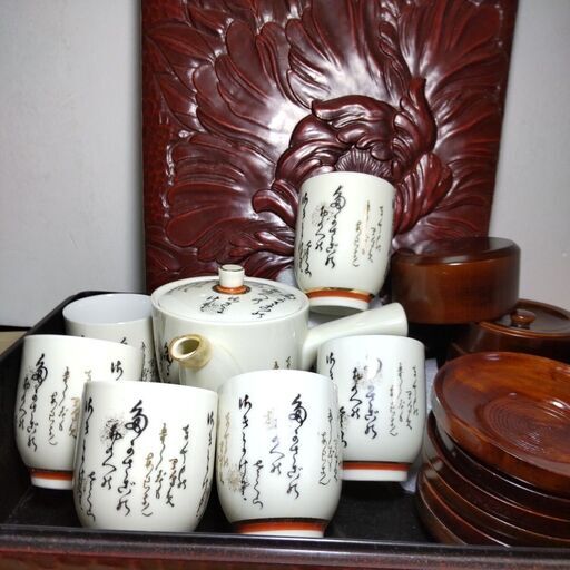 食器 横手型 急須 湯呑み 6客セット 九谷焼 ? 金文字柄 金彩 仙台木地呂漆茶筒(蓋付) 木製漆器茶托 6枚 鎌倉彫風収納箱付 茶道具