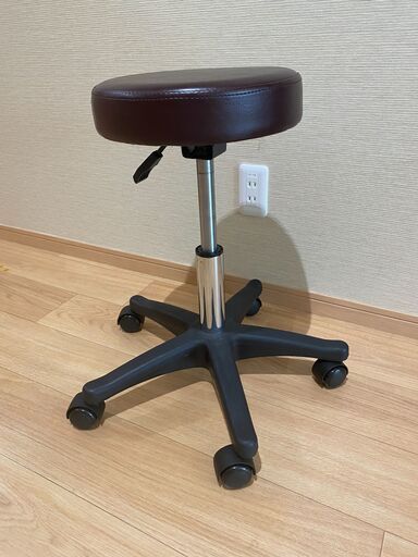 キャスター付き丸椅子