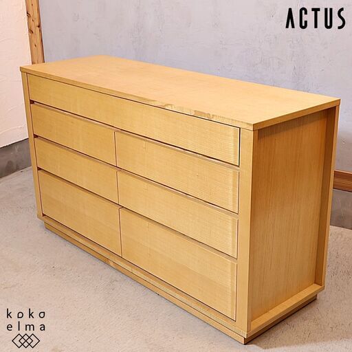 インテリアショップACTUS(アクタス)で取り扱われていたBEN 4段ワイドチェストです。天然木のナチュラルでシンプルなデザインの洋服箪笥はどんなインテリアにも合わせやすいです。収納力も◎♪
