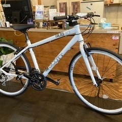 取引中【前後タイヤ・チューブ新品！】3×7速　700×28cクロスバイク　ホワイト×グリーン×レッド 前後タイヤ・チューブ新品！】6段変速 700×28cクロスバイク ホワイト