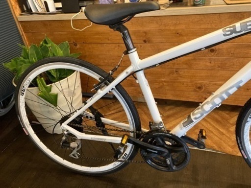 【SCOTT SUB40 前後タイヤ・後輪チューブ新品！】アルミフレーム　3×8速　700×28cクロスバイク　マットホワイト SCOTT SUB40 前後タイヤ・後輪チューブ新品！】アルミフレーム 3×8速