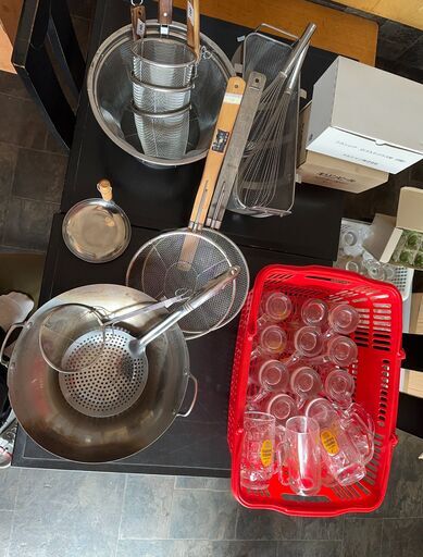 前飲食店テナントの残置物・不用品など多数あり