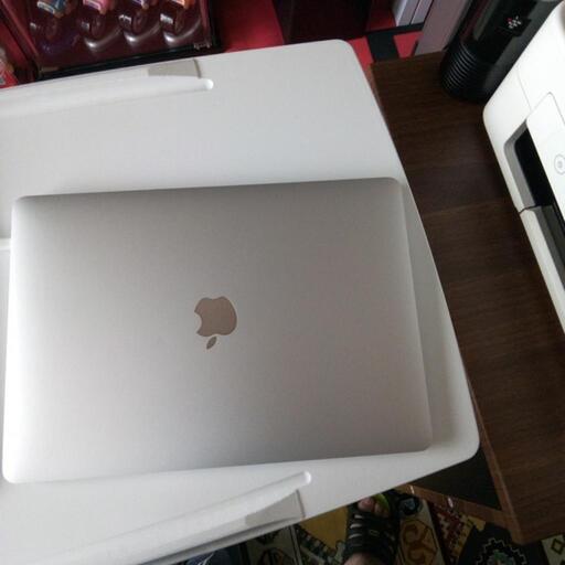 MacBookAir、2020年式、綺麗です。