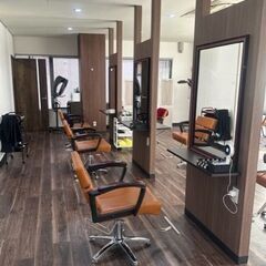 美容室ラッキーヘアー箕面、新しいスタッフが一人増えご予約も取りや...