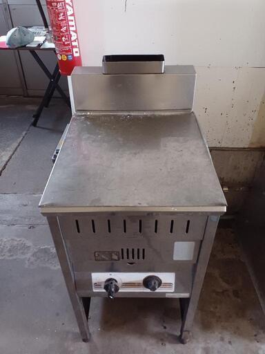 業務用フライヤー　調理器具