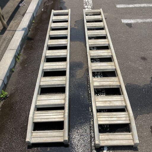 【中古】【店頭引取限定】日軽アルミブリッジ 1.5t 全長2m70cm 2本 41,800円（税込）