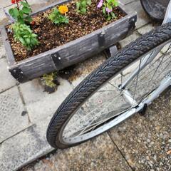 自転車クロスバイク　７００Ｃ　3x7変速　フレーム　アルミ　サドル　新品　配達可能