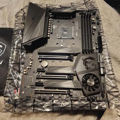MSI  UNIFY X570　パソコン PCパーツ