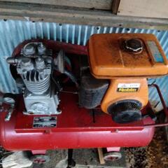 エンジン式エアーコンプレッサー。