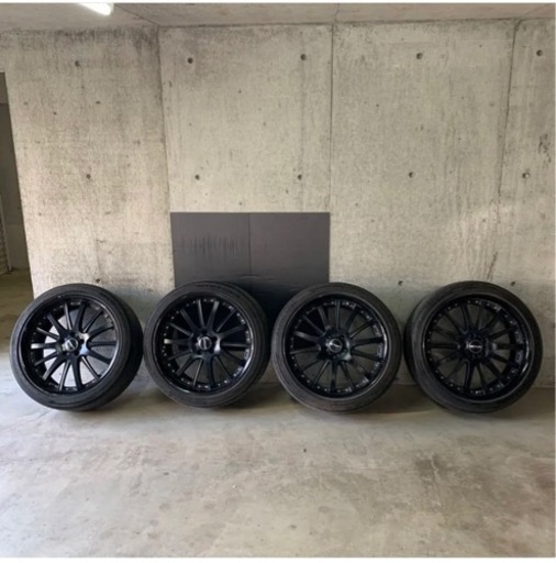 車のパーツ タイヤ、ホイール