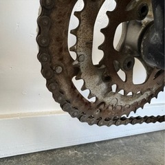 586(コ)□岐阜発　△ GIANT / ジャイアント / クロスバイク / 3×8段変速 / 色塗り / サドル破れあり / 走行確認 / 現状品　R6.6/4□