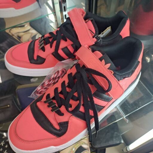 ★ジモティー割引有★ adidas 28.5cmスニーカー 黒×赤 G43174 未使用品