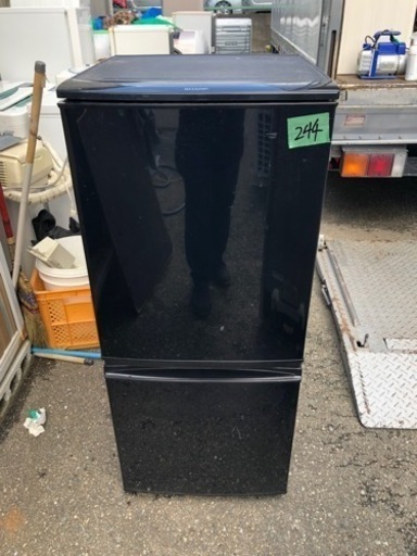 NO  244 福岡市内配送設置無料✨シャープ SHARP 冷蔵庫 （137L・つけかえどっちもドア） 2ドア ブラック系 SJ-14Y-B
