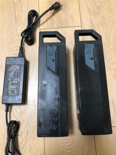 電動自転車バッテリー2つ
