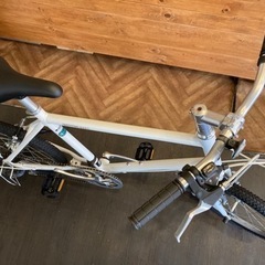 【前後タイヤ・チューブ新品！】アルミフレーム　7段変速　20インチミニベロクロス　ホワイト