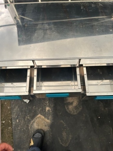 ステンレス製の作業台車‼️新古品‼️引き出し3つ付き‼️転倒防止柵  